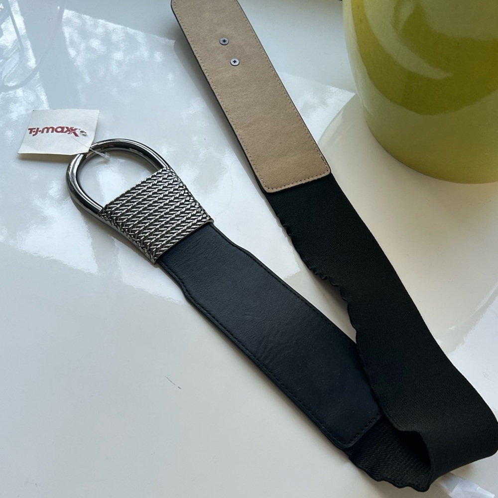 Stylish Black Belt with Silver Buckle - Picture 8 of 9